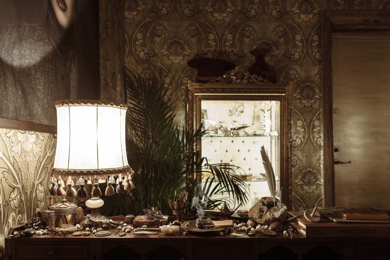 Curiosity table with lamp